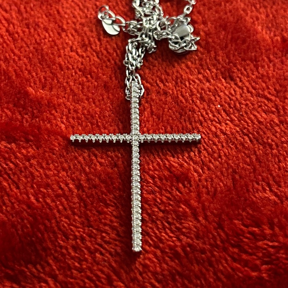 Luxury‎ Moissanite cross pendant necklace